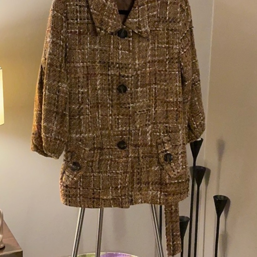 Chic Tweed Coat with Large Buttons